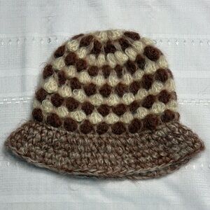 VINTAGE-90 % Wool Blend Italian Knitali Knit Cap Cream/Brown Made in Italy